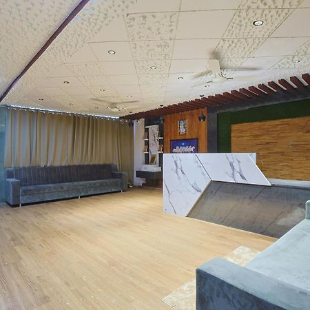 Hotel Monville Group Вадодара Екстер'єр фото