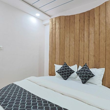 Hotel Monville Group Вадодара Екстер'єр фото
