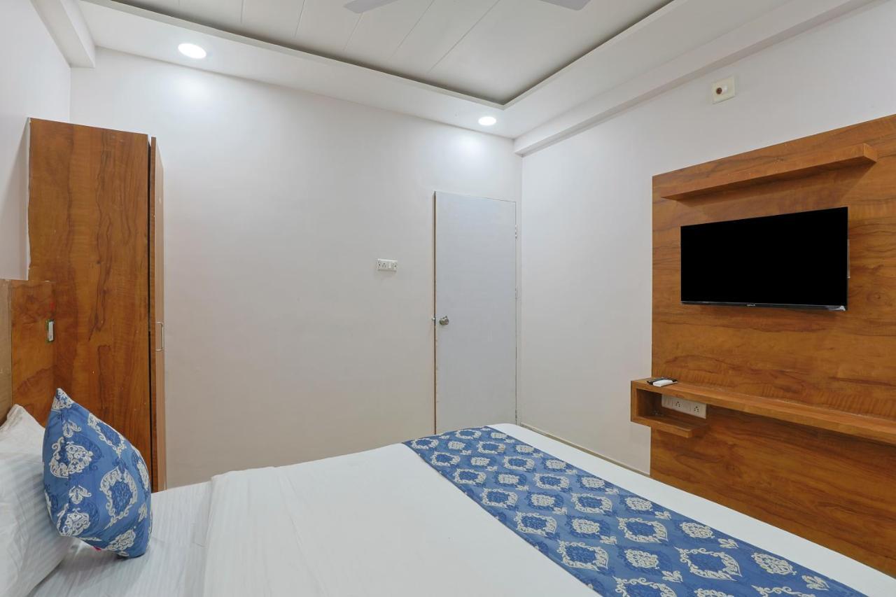 Hotel Monville Group Вадодара Екстер'єр фото