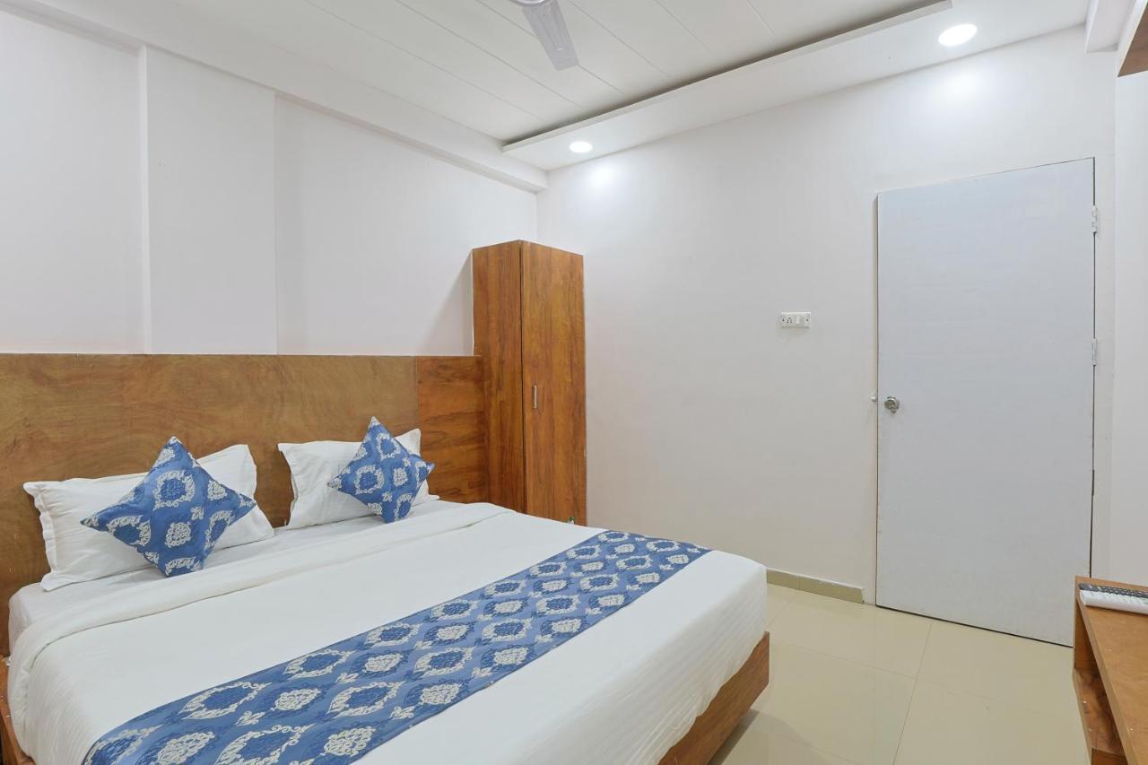 Hotel Monville Group Вадодара Екстер'єр фото