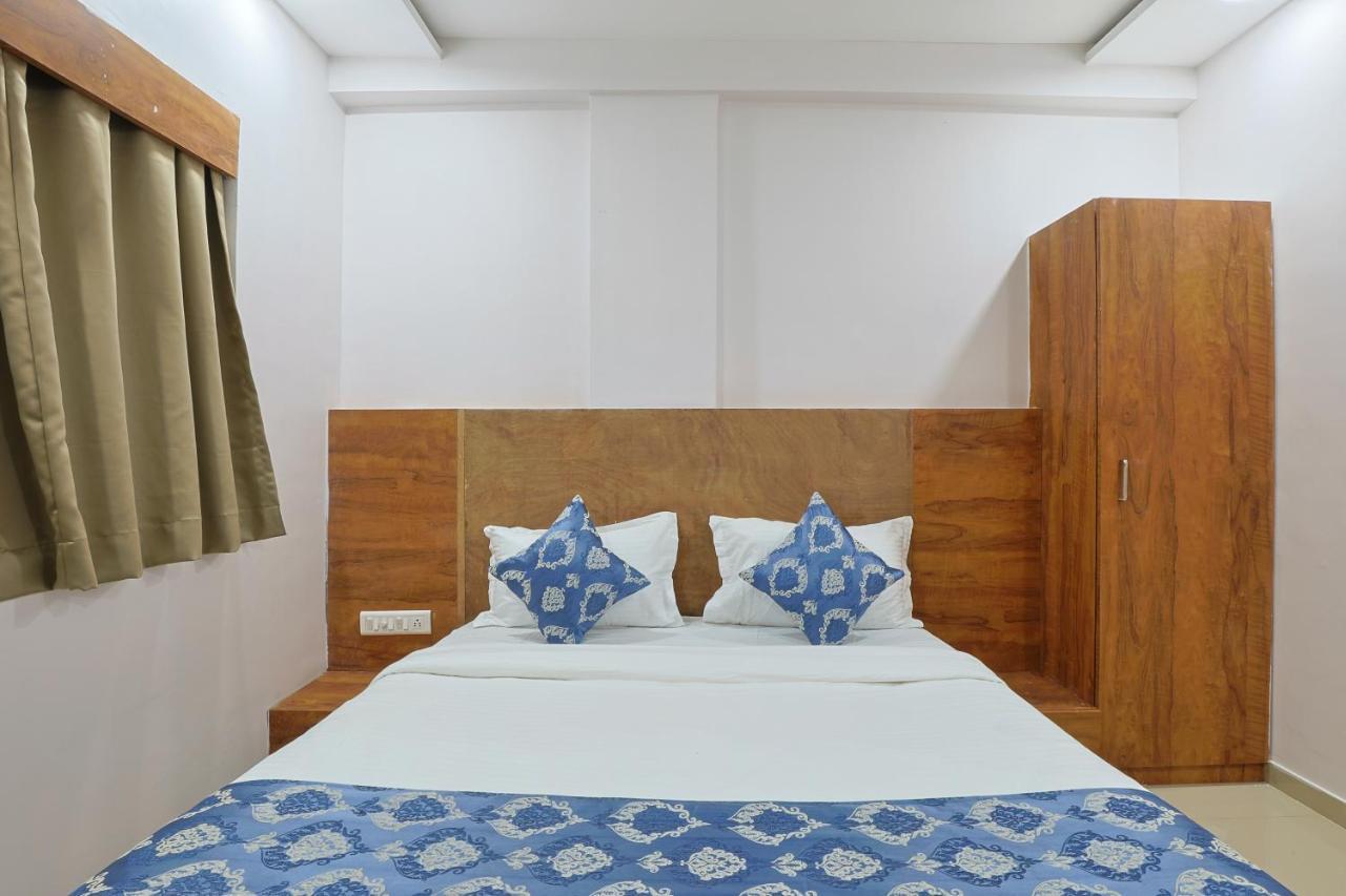 Hotel Monville Group Вадодара Екстер'єр фото