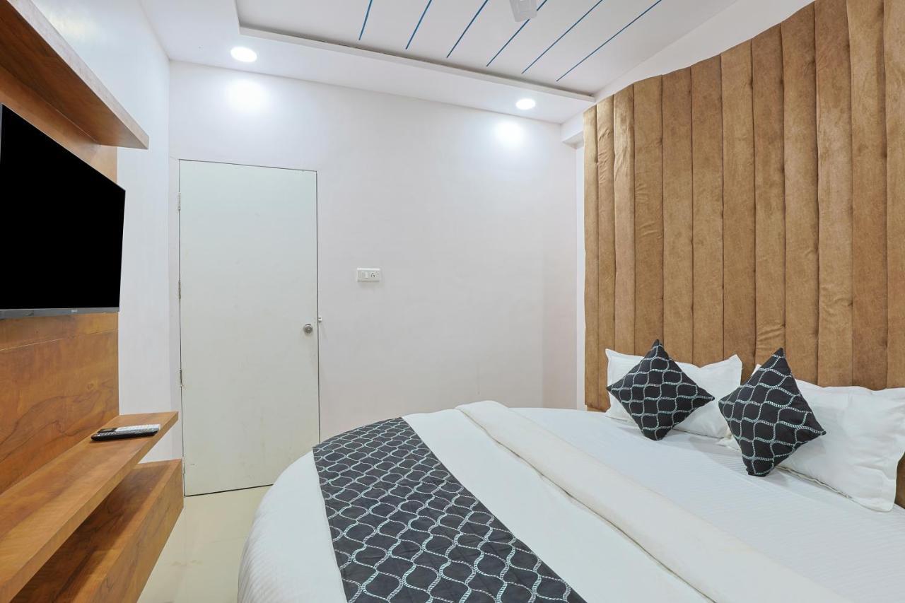 Hotel Monville Group Вадодара Екстер'єр фото