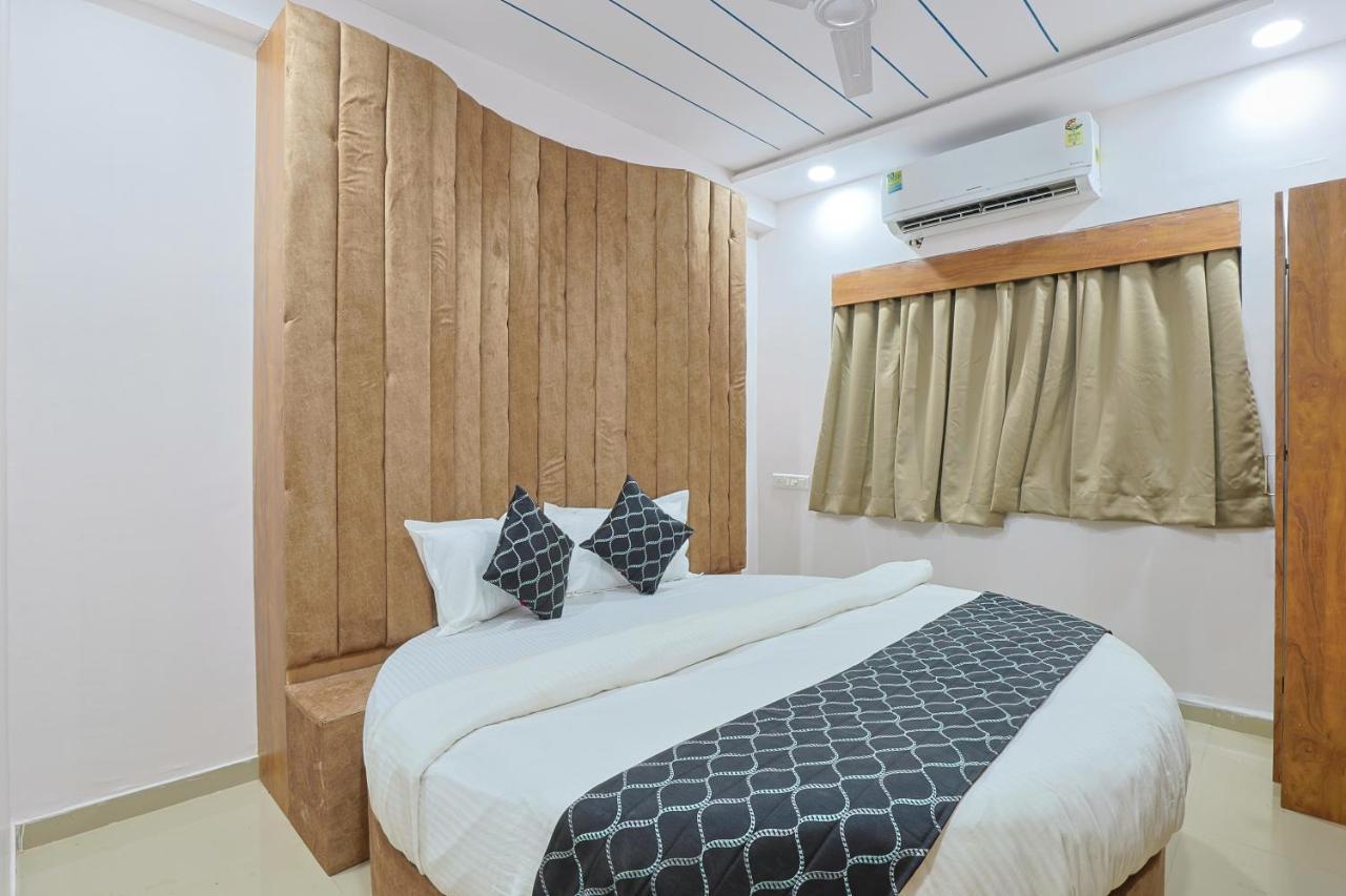 Hotel Monville Group Вадодара Екстер'єр фото