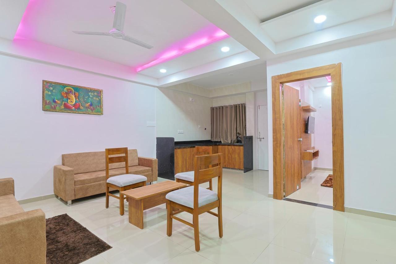 Hotel Monville Group Вадодара Екстер'єр фото