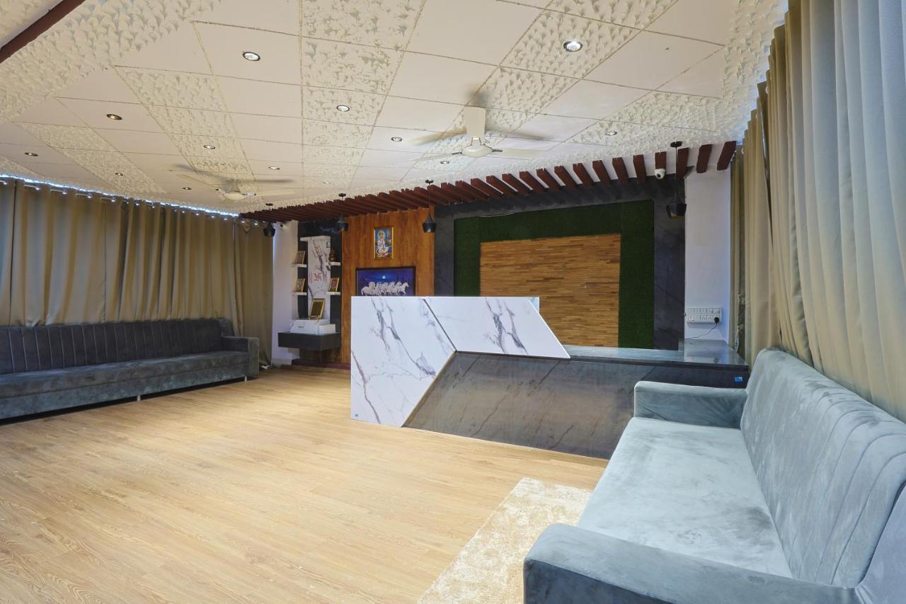 Hotel Monville Group Вадодара Екстер'єр фото