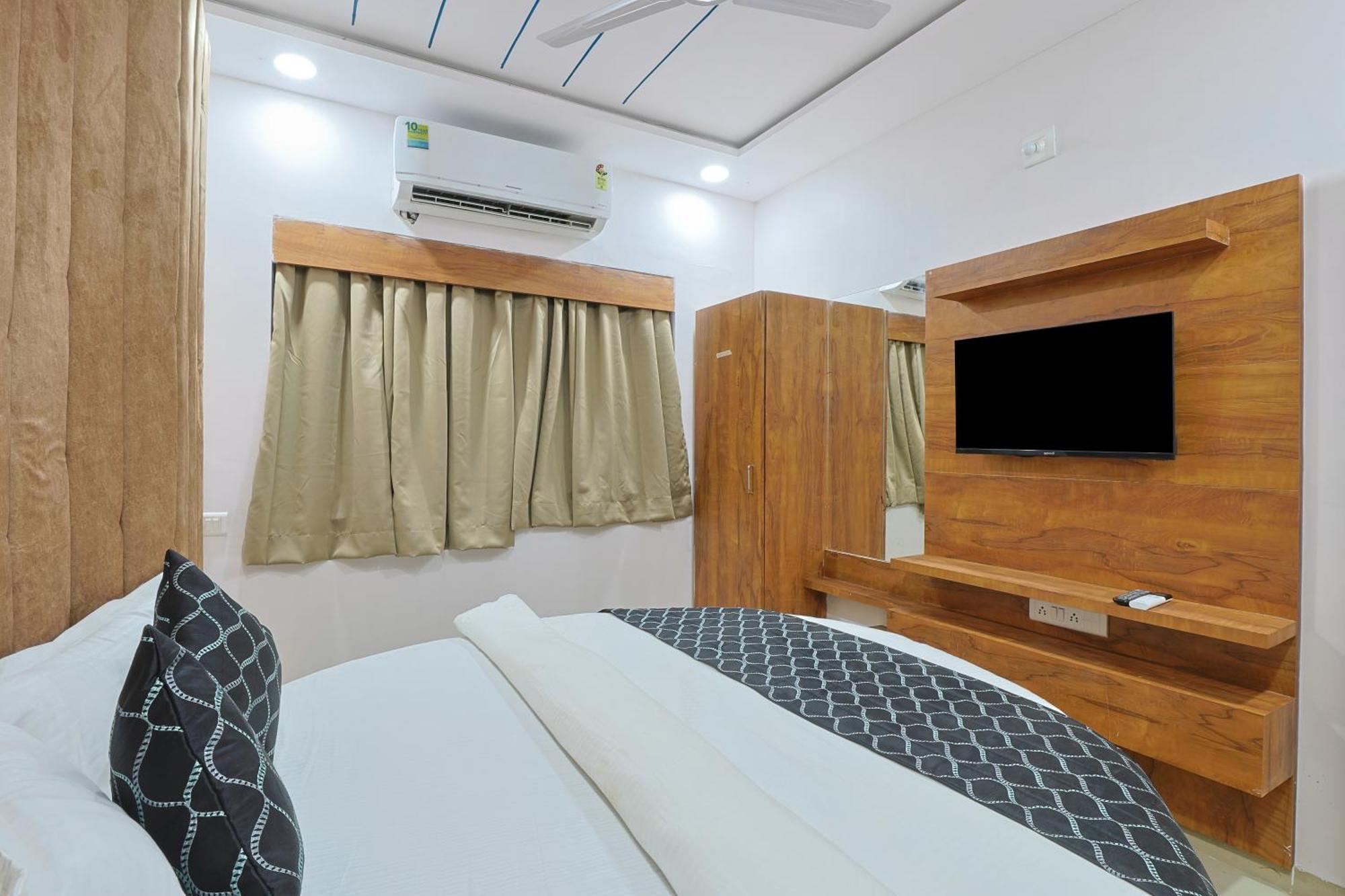 Hotel Monville Group Вадодара Екстер'єр фото