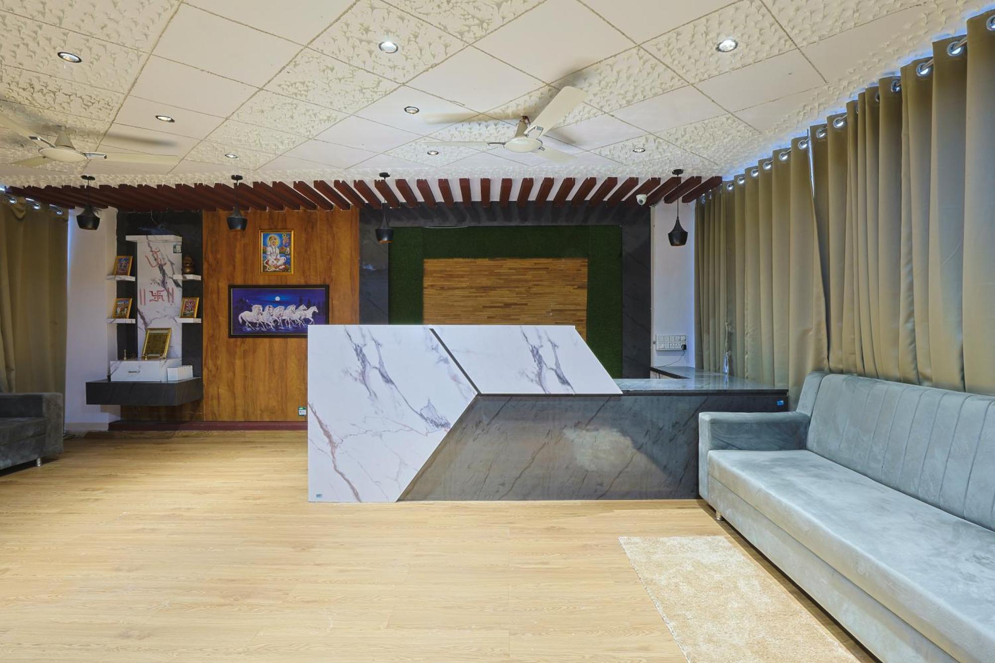 Hotel Monville Group Вадодара Екстер'єр фото